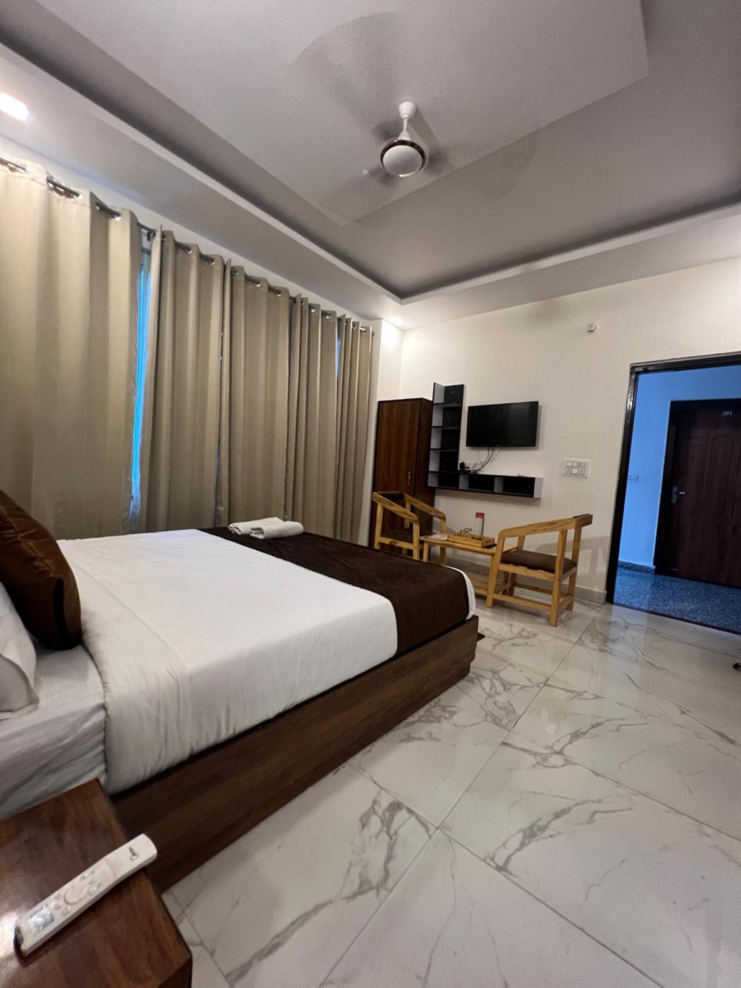 Hotel The Royal Galaxy Rishīkesh Exterior foto