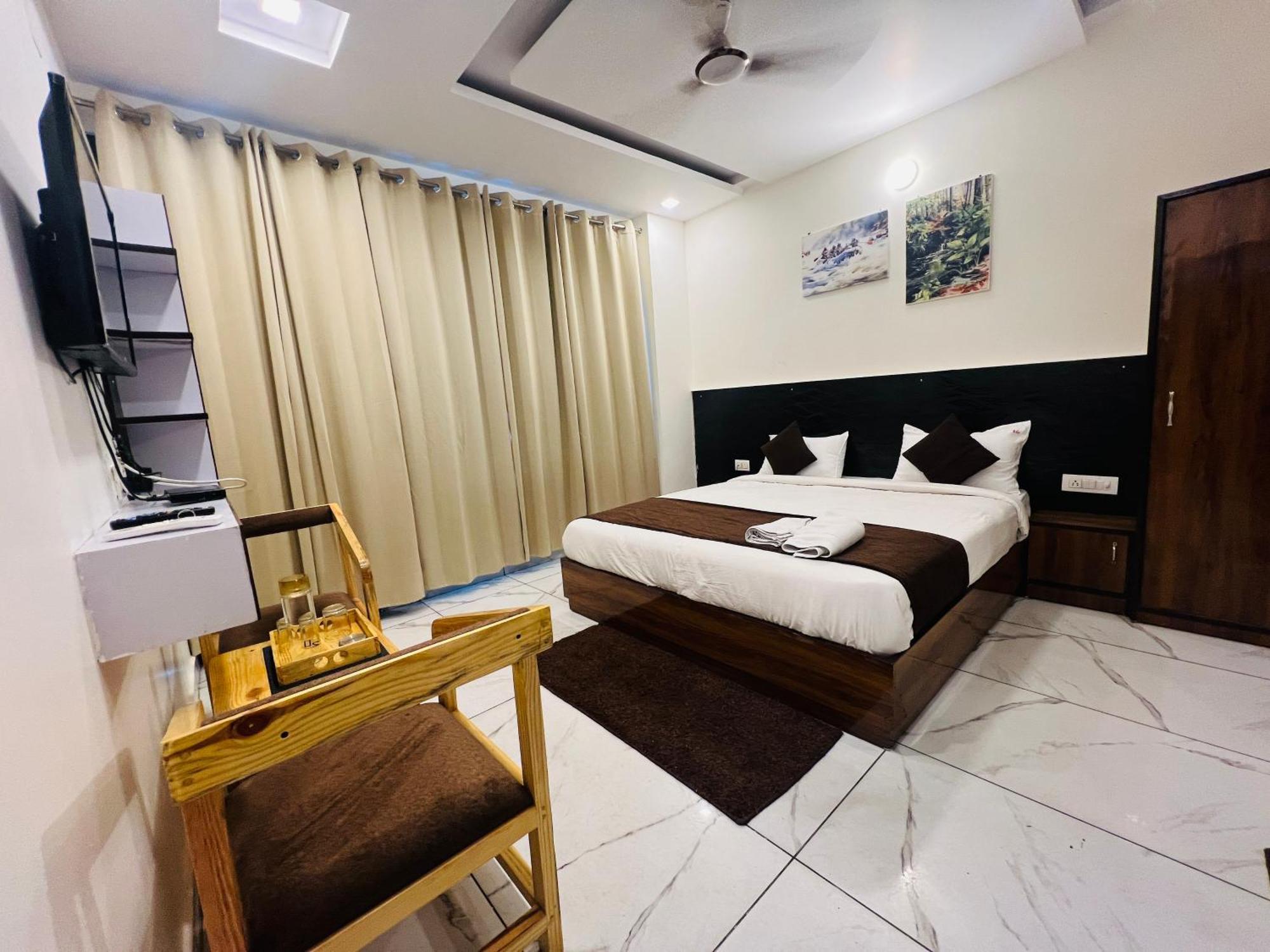 Hotel The Royal Galaxy Rishīkesh Exterior foto